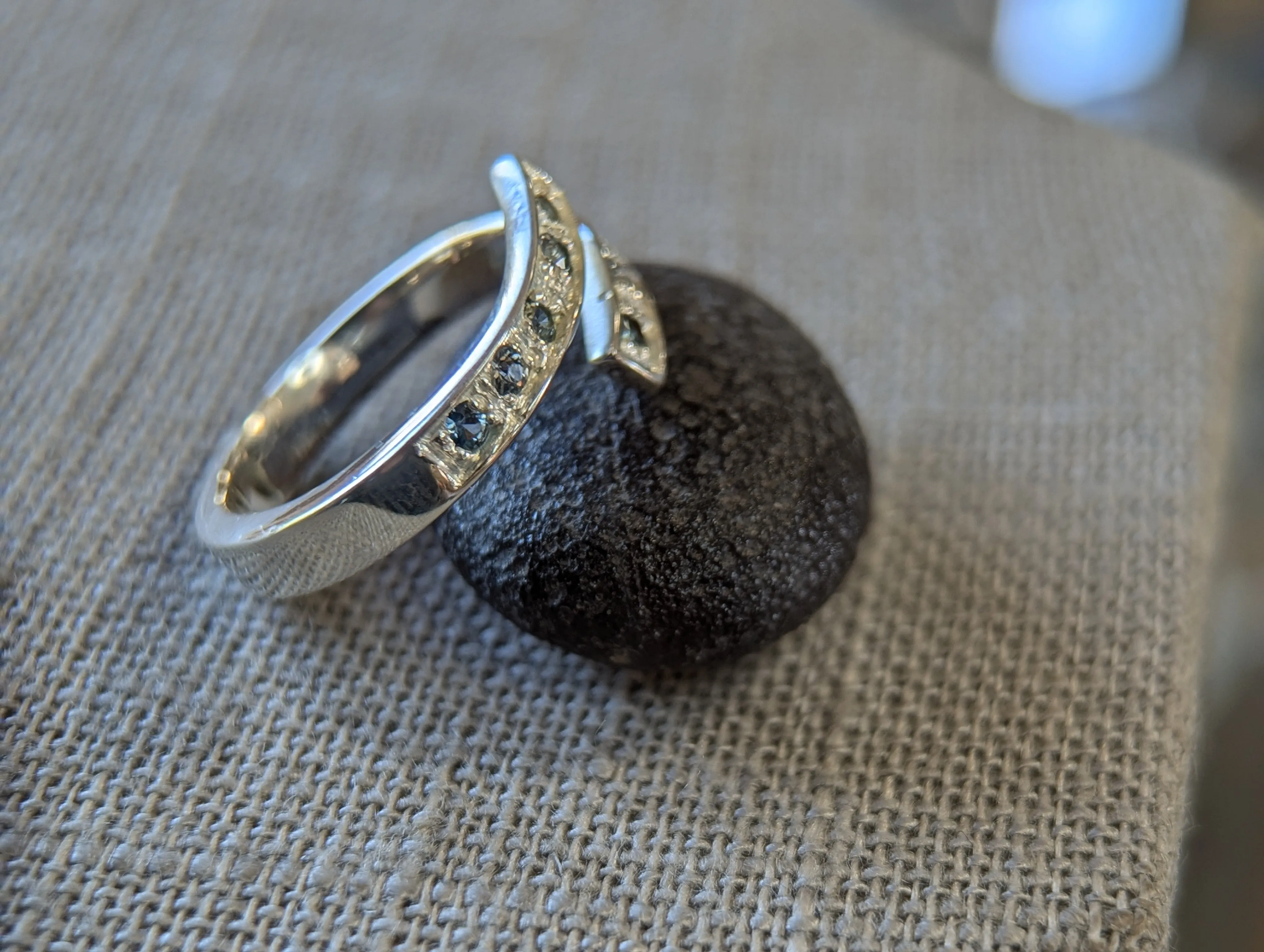 3.94g SILVER MONTANA SAPPHIRE RING SIZE 6.5