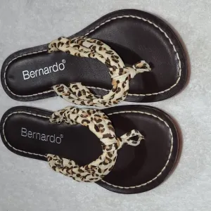 Bernardo Leather Sandals Size 7 Womans