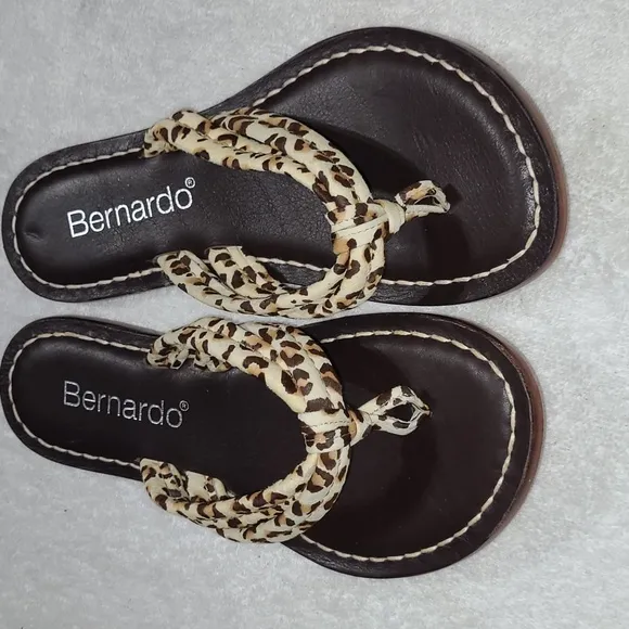 Bernardo Leather Sandals Size 7 Womans