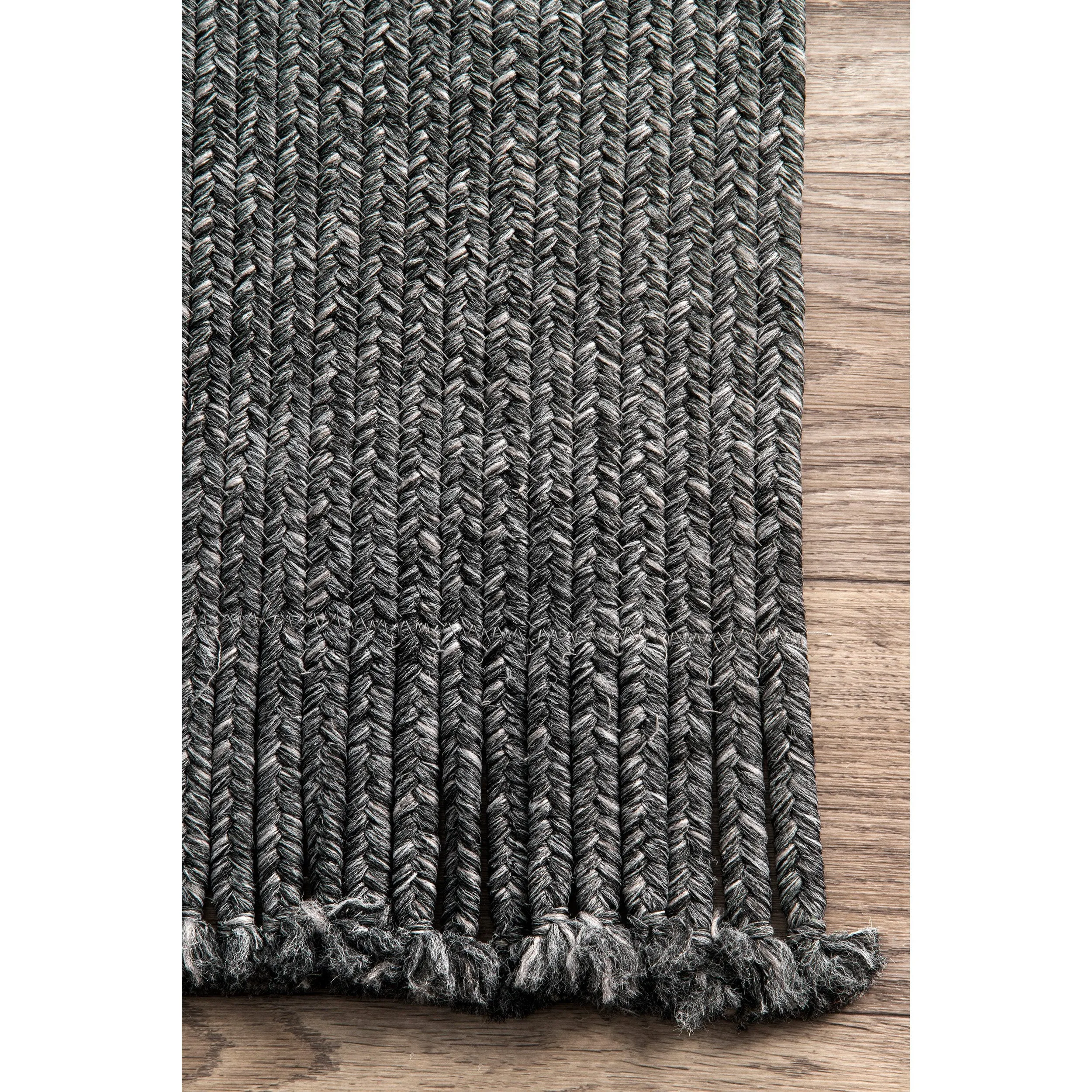 BRAIDED COURT TASSEL PEPPER RUG