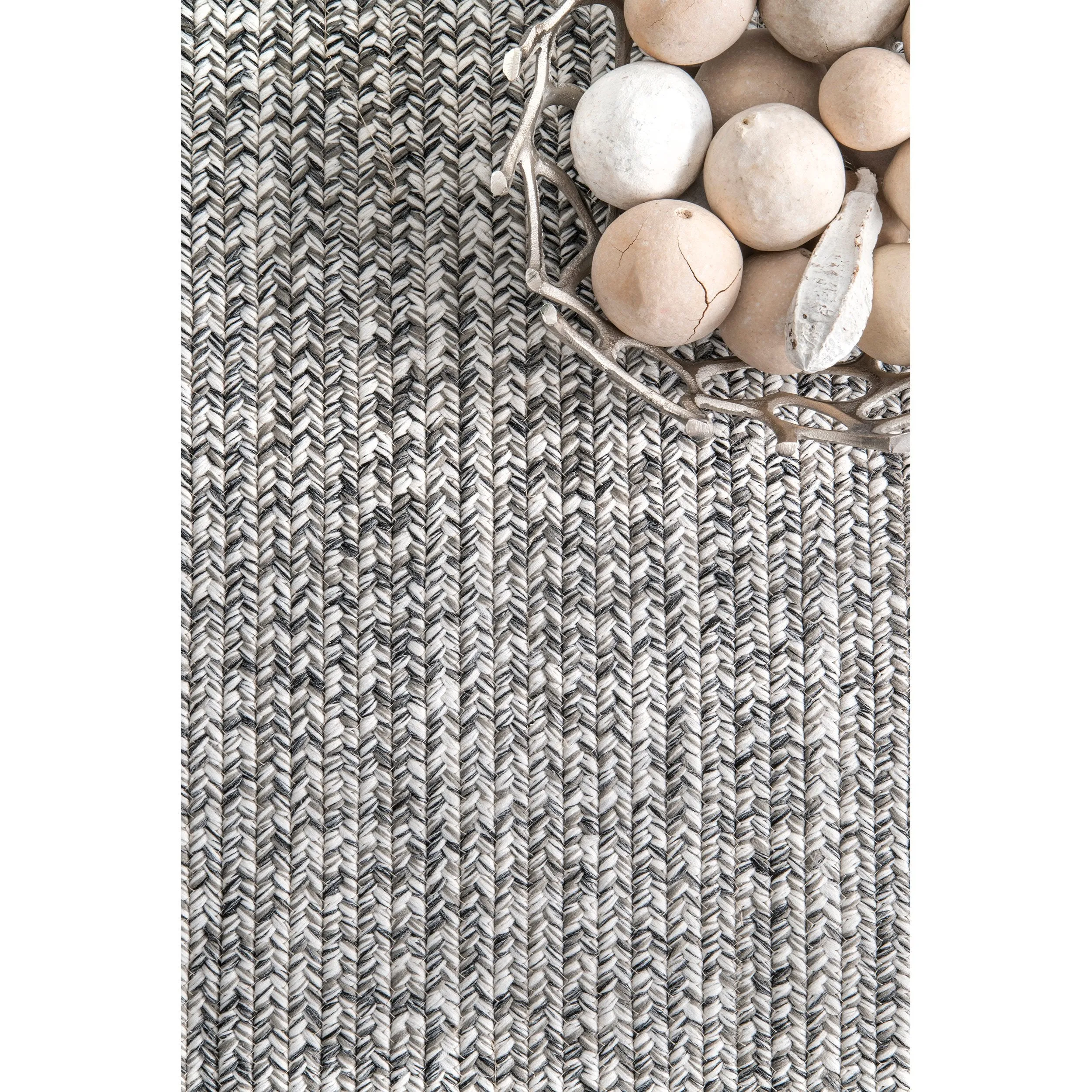 BRAIDED COURT TASSEL PEPPER RUG