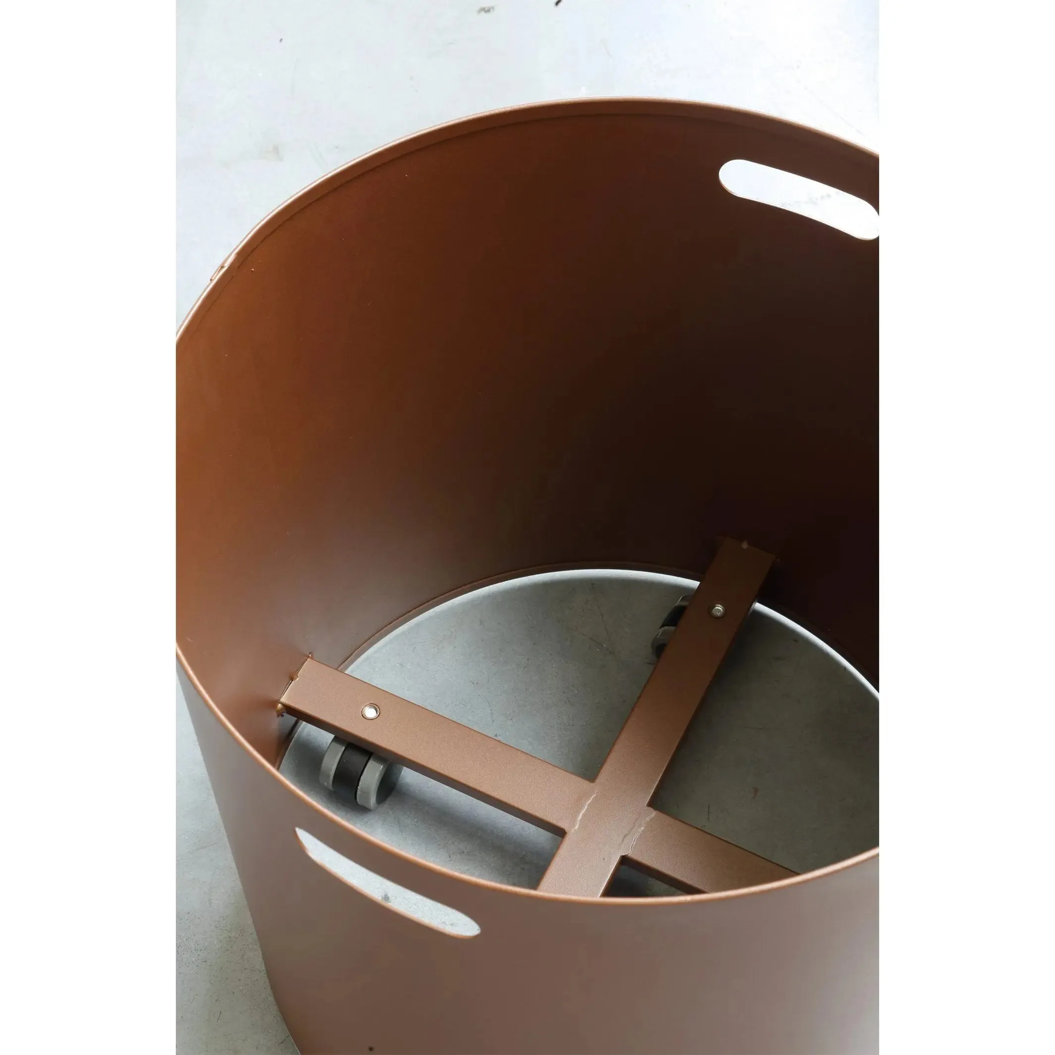Irony Pot - Outdoor