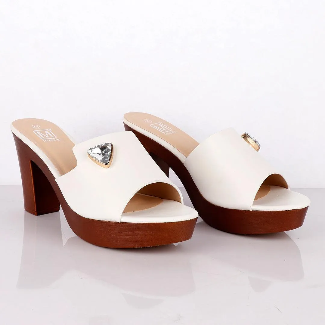 Maker's White Women Wedged Slippers With Stone