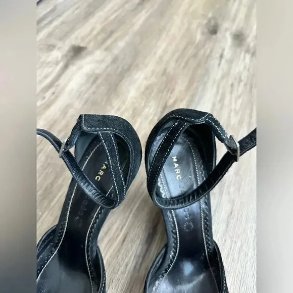 Marc Jacob’s Suede Sandals Size 9