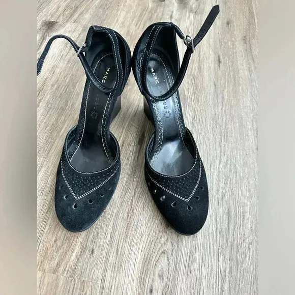 Marc Jacob’s Suede Sandals Size 9