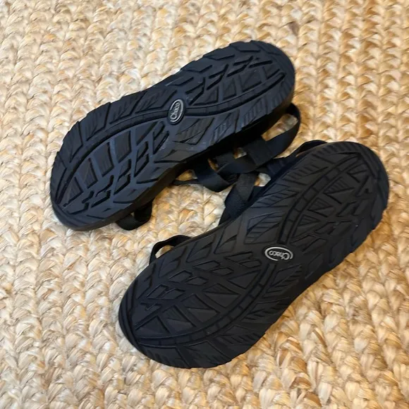 Men’s black Chaco sandals