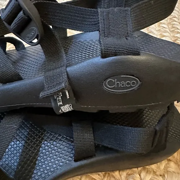 Men’s black Chaco sandals