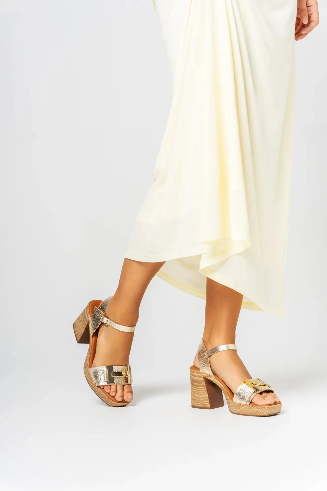 Oh My Sandals - 5636 Gold Platform Sandal