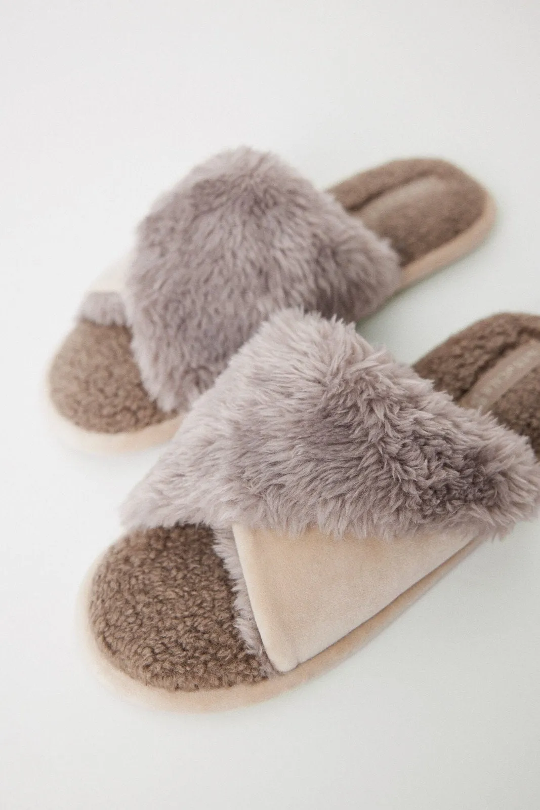 Open Shower Slippers - Sand