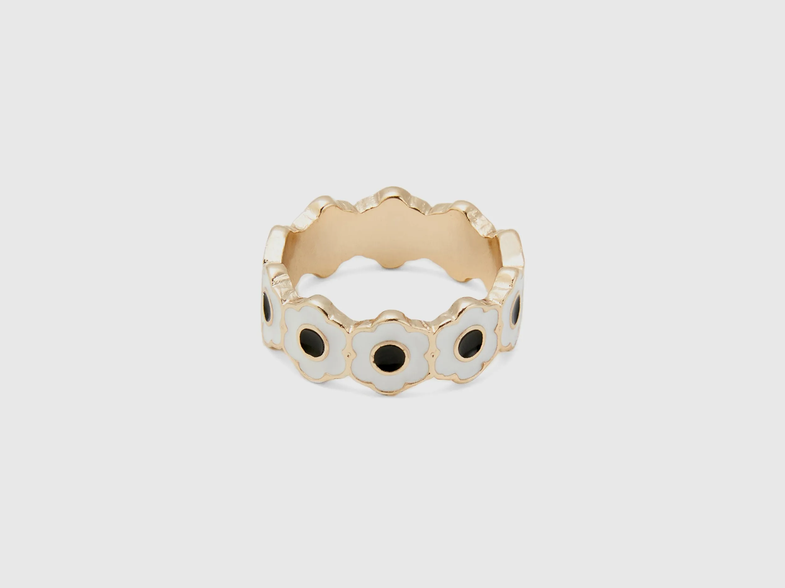 Patterned Ring