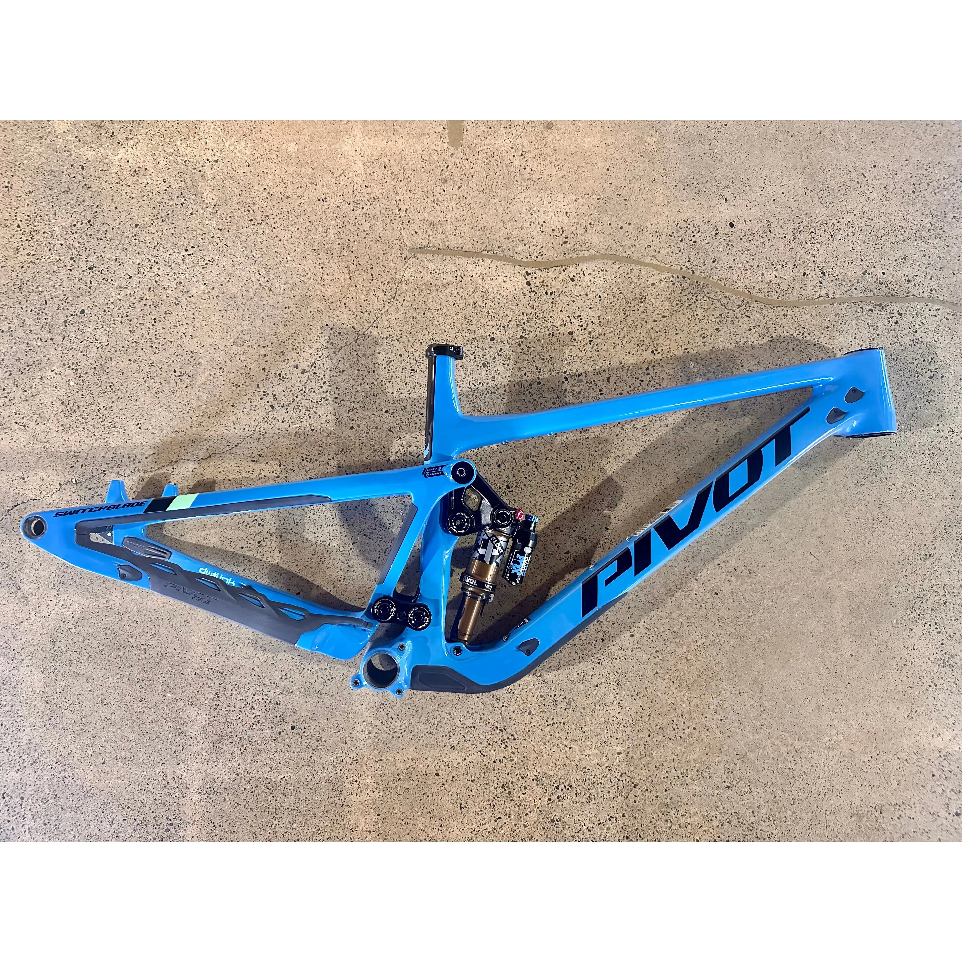 Pivot Switchblade 29 Frame