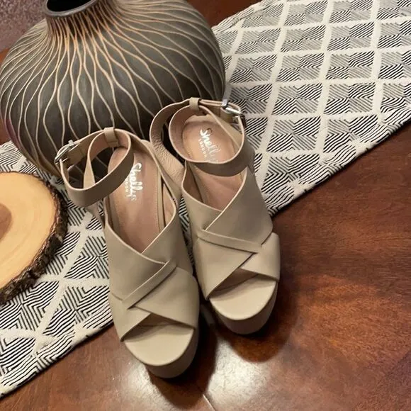 Shellys London Leather Platform Heel Size 9