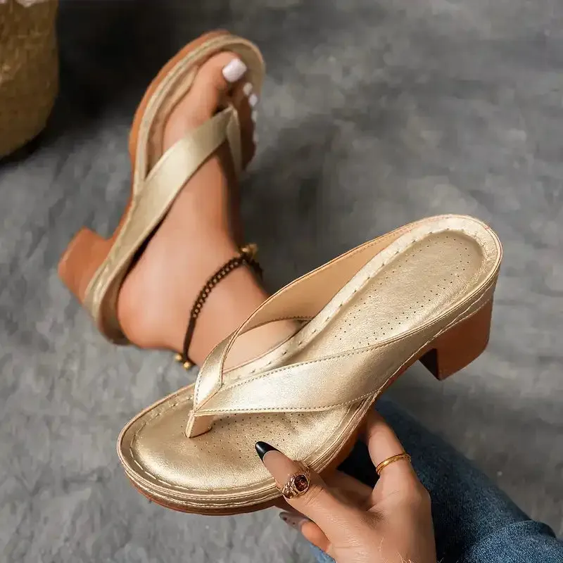 Sommarflipflops för kvinnor med klumpig klack