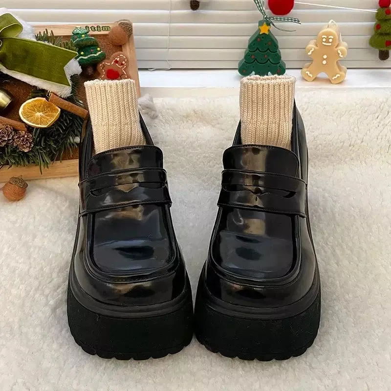 Wedge heel moccasin for women