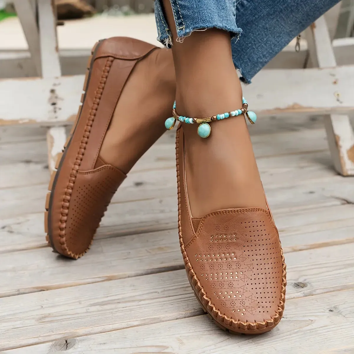 Women's Retro Perforated Flat Shoes