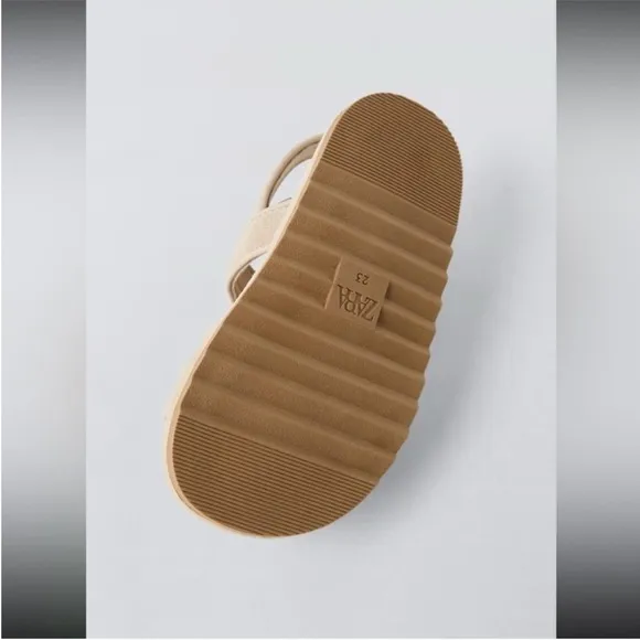 Zara Kids, off white, edge detail leather sandals, size 9 (6.1 inches)